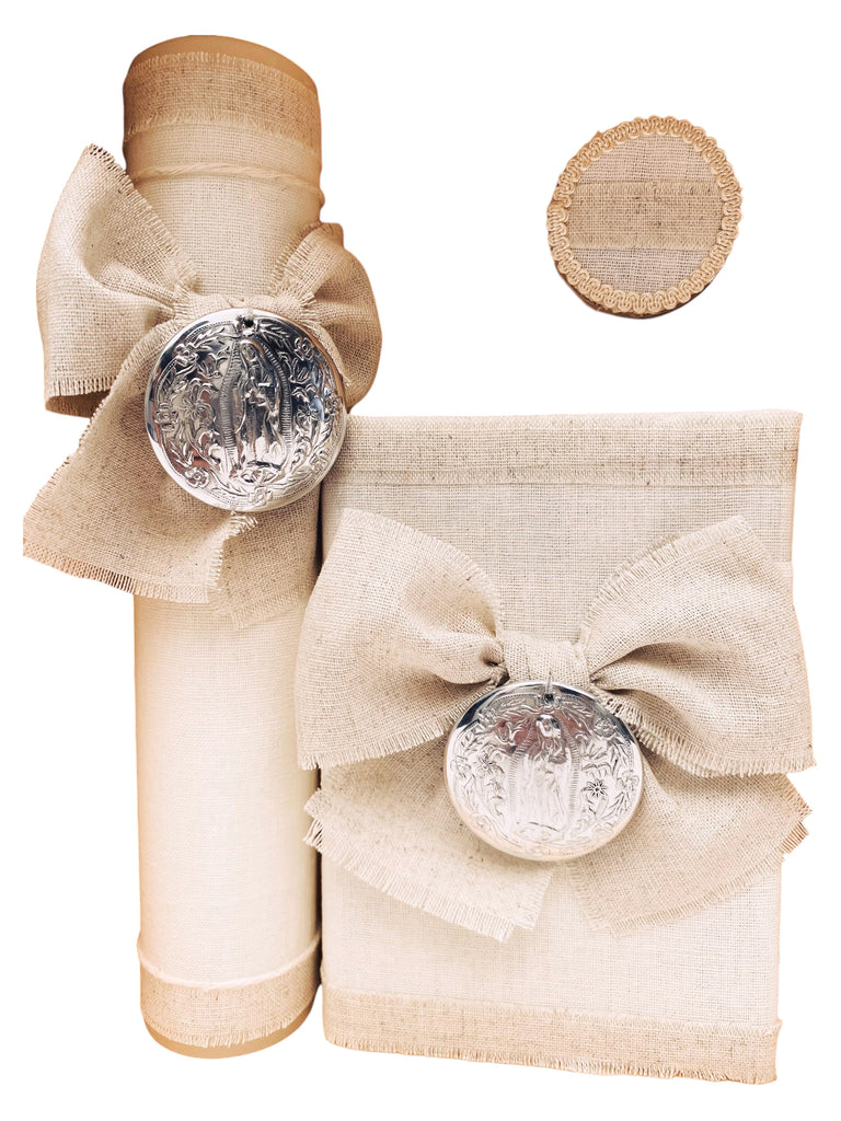 Juego de comunión forrado en lino con medalla