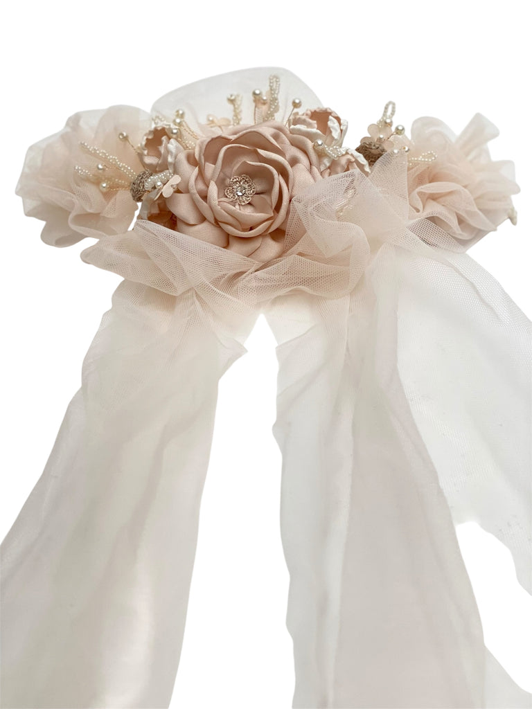 Tocado comunión flores tira de tul