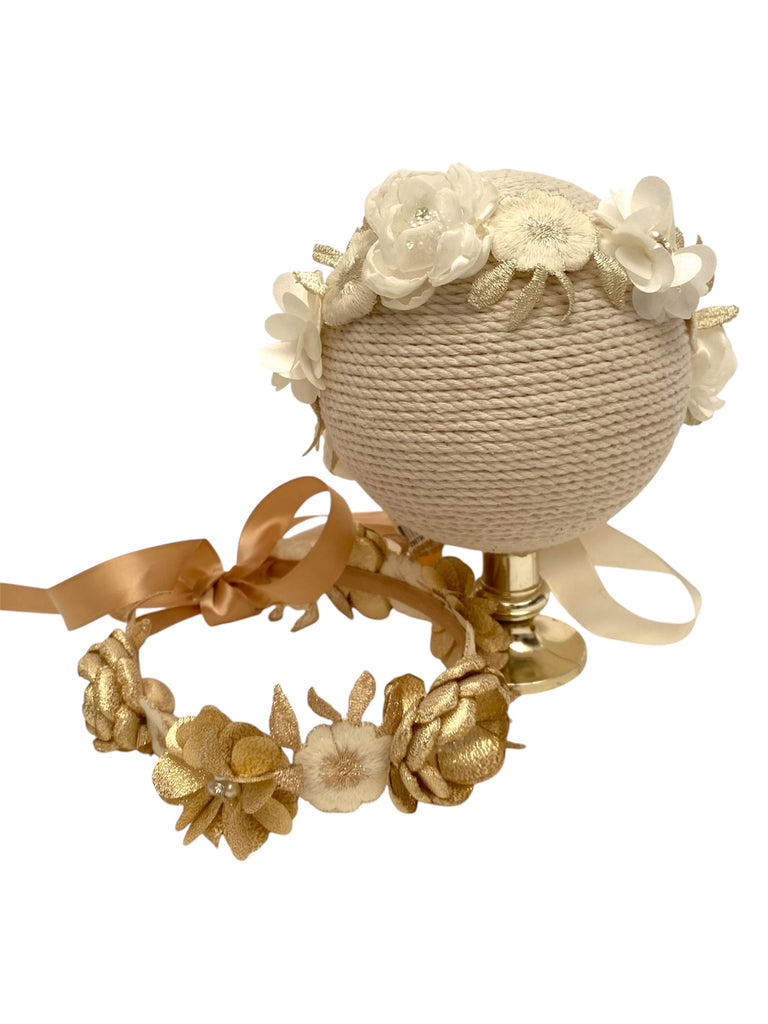 Corona de flores con parche y listón