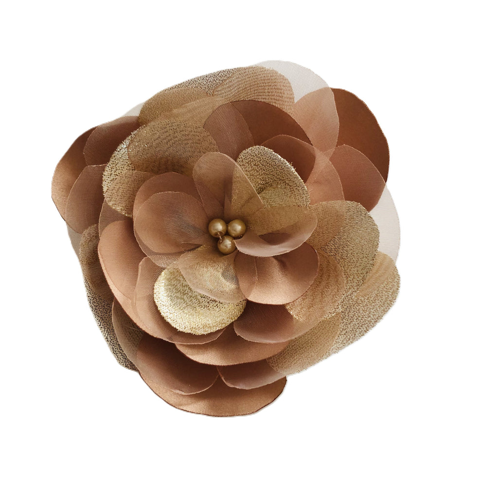 Prendedor flor organza Leticia perlitas al centro