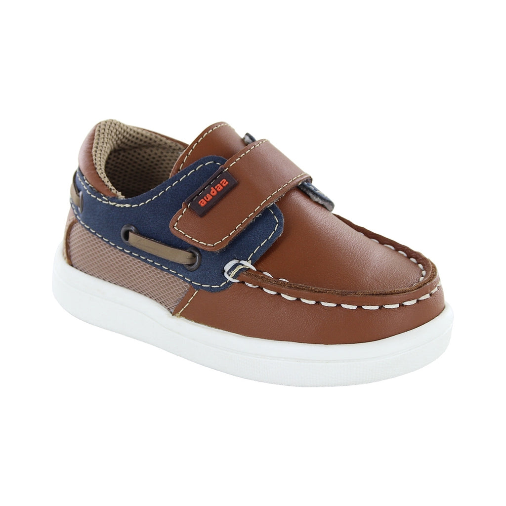 Zapato tipo mocasín suela tenis con velcro