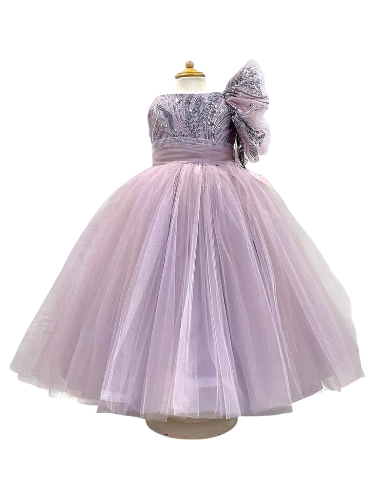 Vestido doble falda tul peto bordado una manga olán
