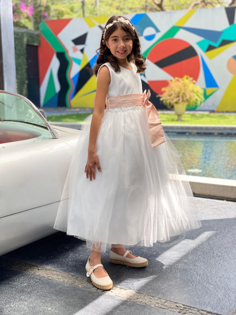 Vestido peto con tul sin manga espalda en V