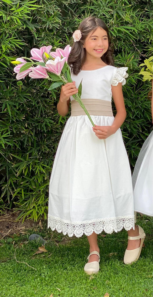 Vestido menina de lino con encaje en filos