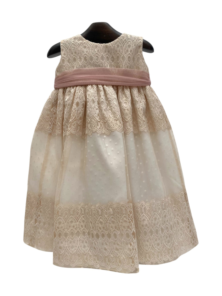 Bata de tul bordado con lunares y cenefas