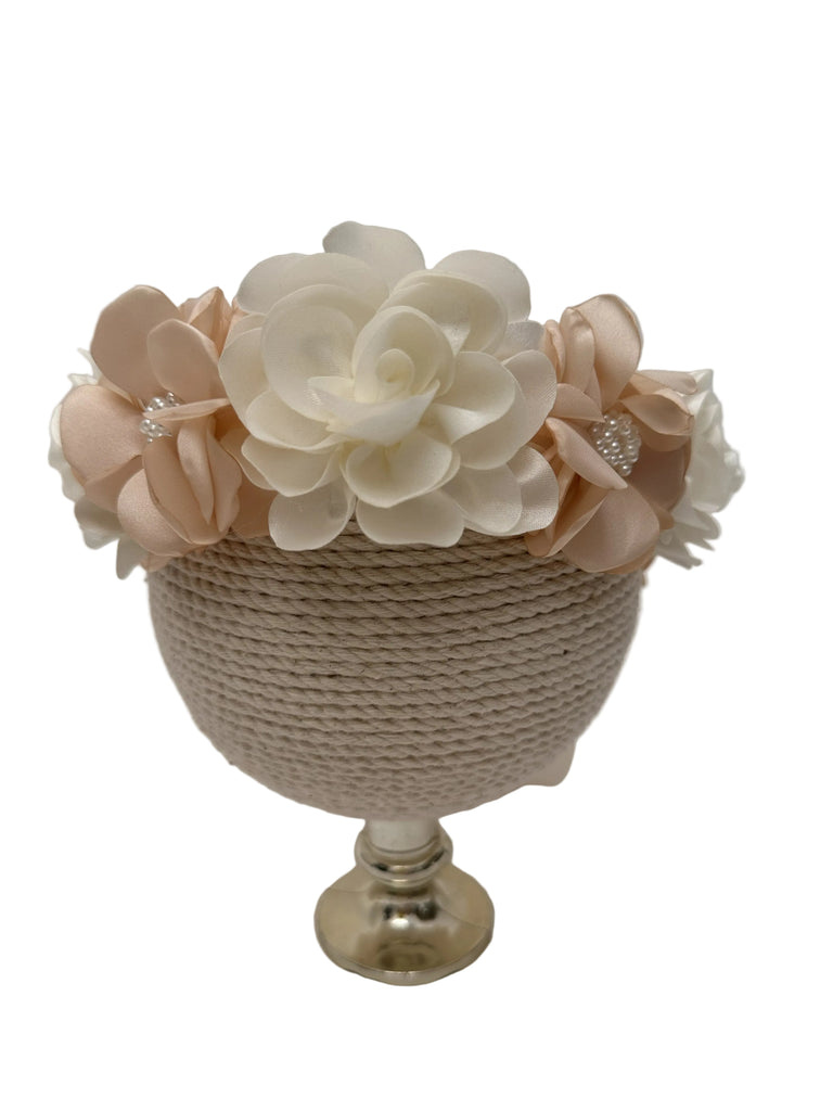 Corona de flores con flor sol quemada