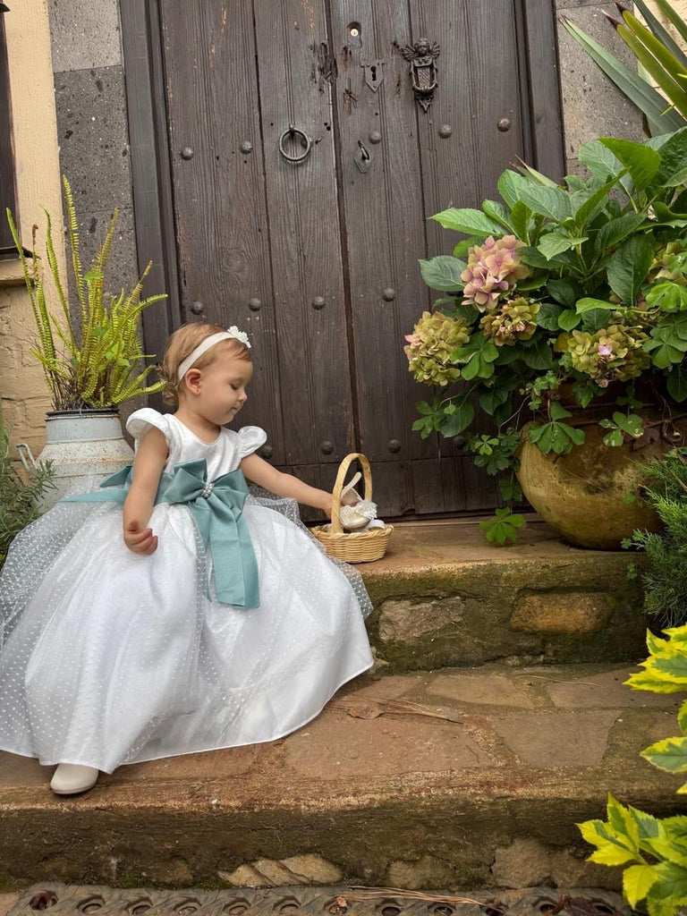 Vestido de tul puntos con moño accesorio perlitas