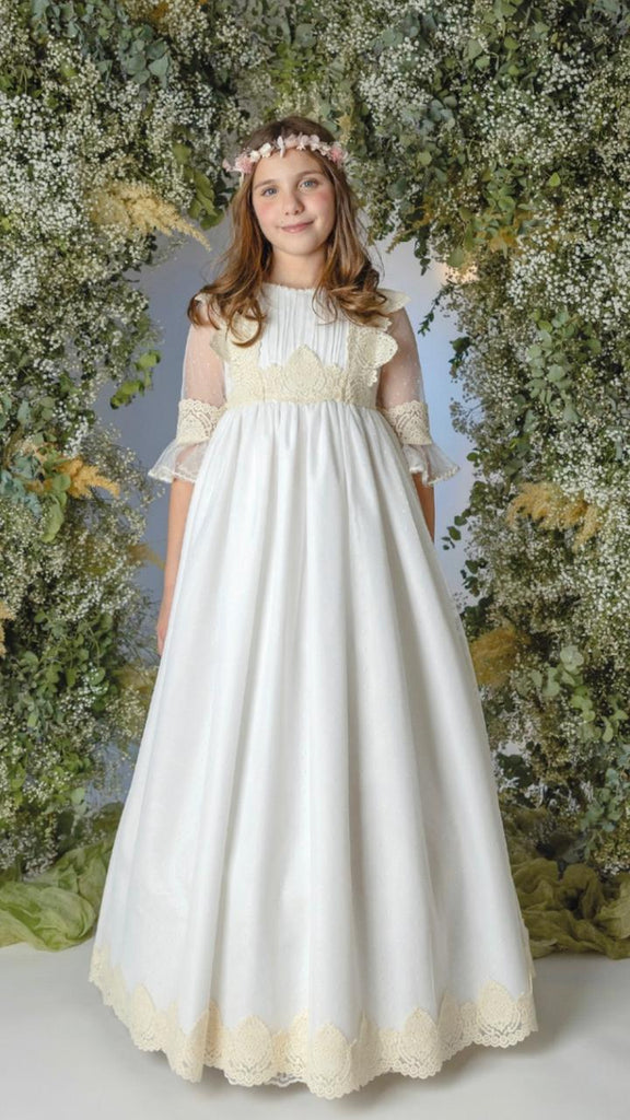 Vestido español guipiure en peto mangas y falda filos