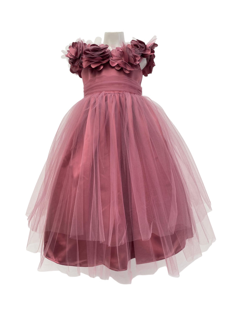 Vestido presentación de satín peto y manga de flores