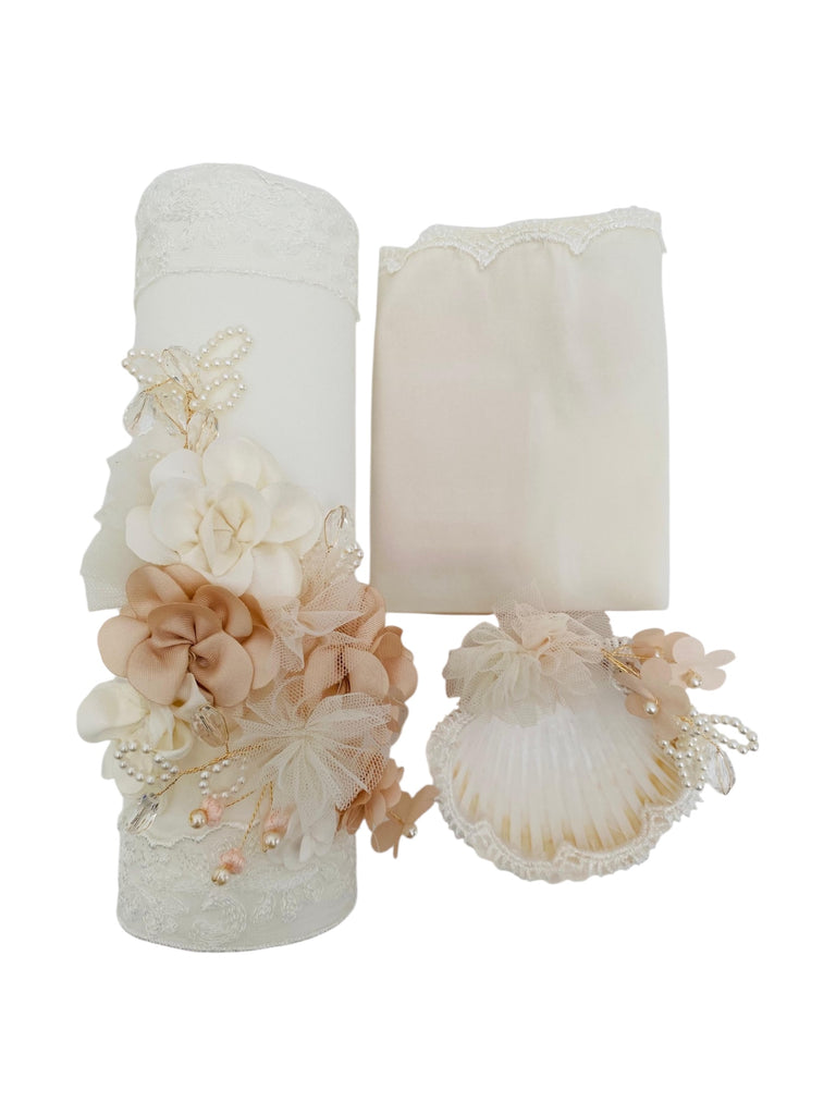 Juego de bautizo forrado en tela flores y perlitas