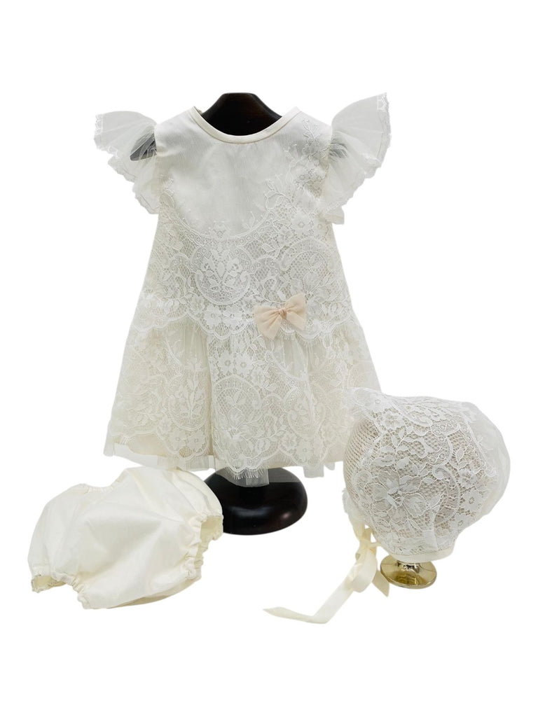 Batita línea A de encaje con calzón y gorro