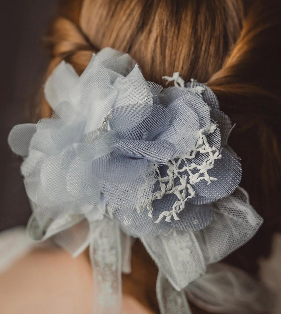 Peineta de flores española con encaje colgantes