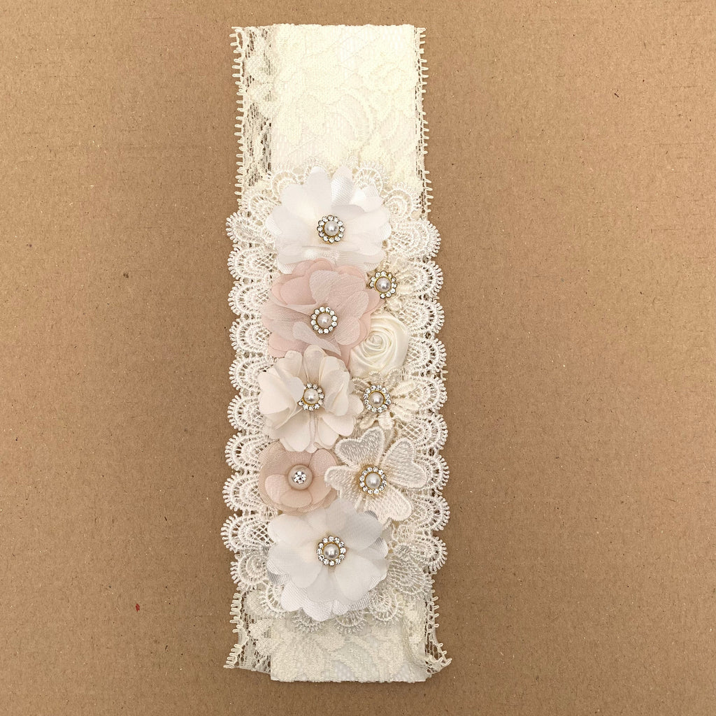 Tiara de encaje flores organza centro perlas