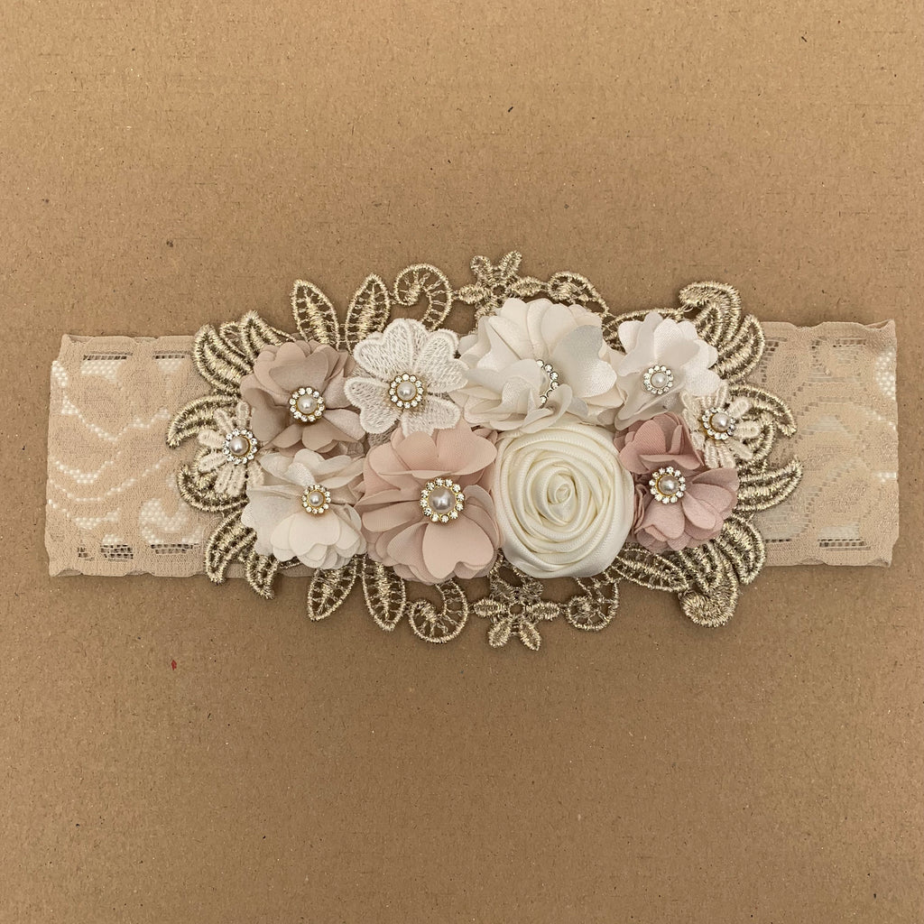Tiara de encaje florecitas con centro perlitas