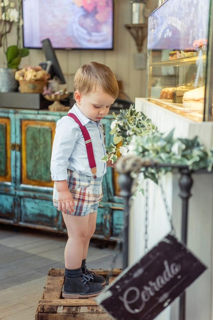 Conjunto camisa, tirantes y short español